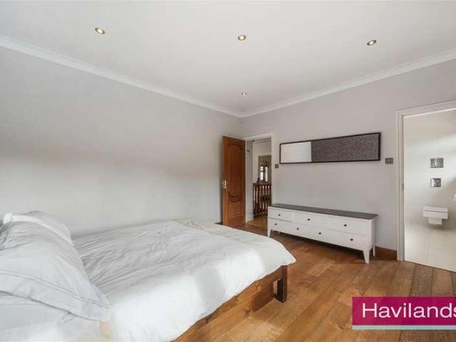 House for sale in Southgate, Greater London