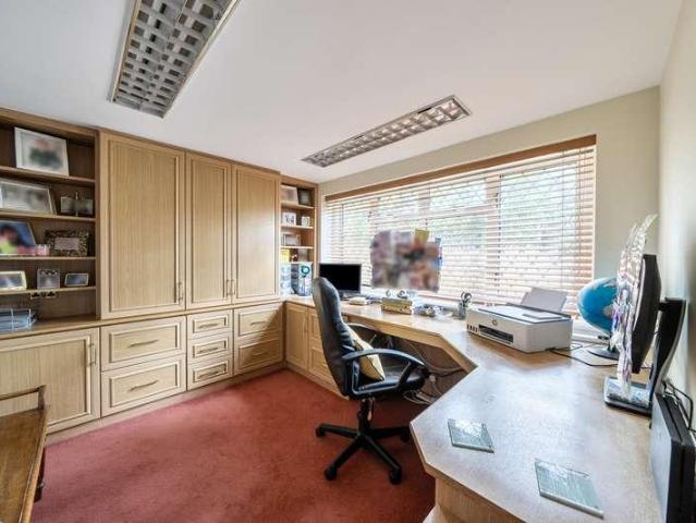 House for sale in Batchworth, Hertfordshire