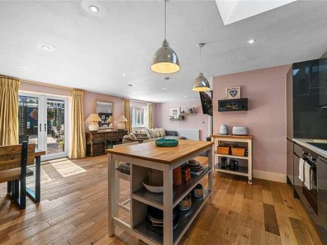 House for sale in Dale Hill, Essex