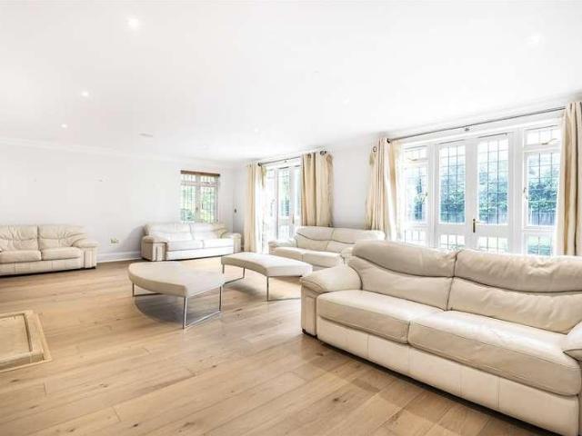 House for sale in Hadley Wood, Greater London