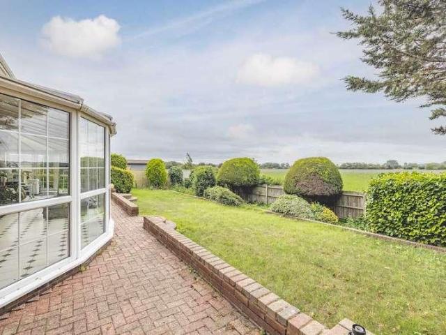 House for sale in Southlea, Datchet
