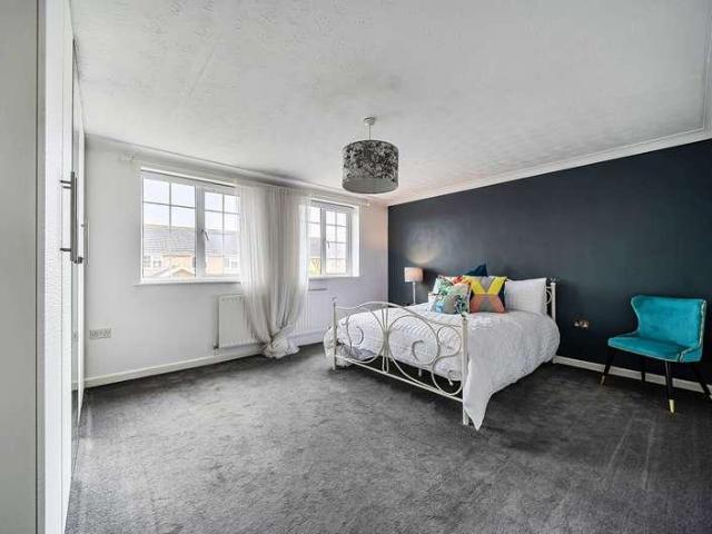 House for sale in Haydon End