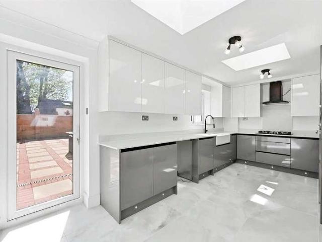 House for sale in Yiewsley, Greater London