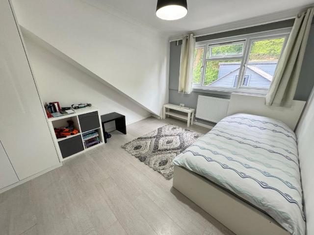 House for sale in Cottingley, West Yorkshire