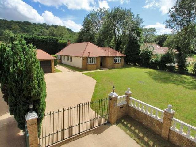 House for sale in The Butts, Kent