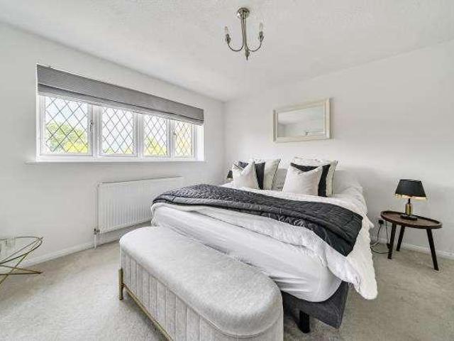 House for sale in Heol-las, Surrey