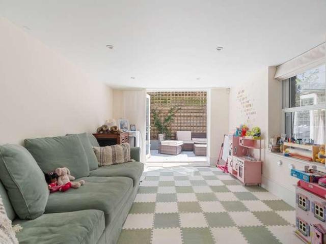 House for sale in Kilburn, Greater London