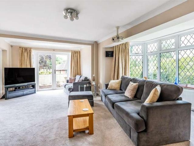 House for sale in Hillview, Surrey