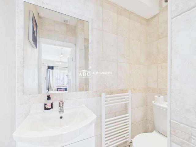 House for sale in Little Stanmore, Greater London