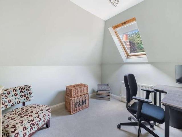 House for sale in Hillview, Surrey