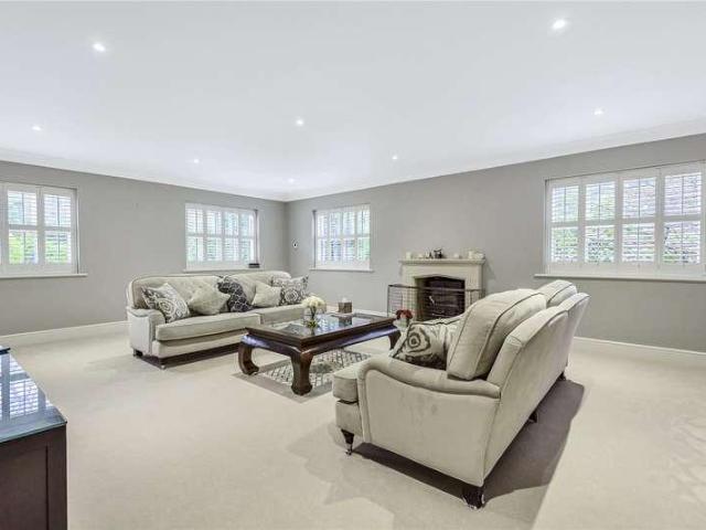 House for sale in Gerrards Cross, Tatling End