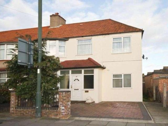 House for sale in Teddington, Strawberry Hill