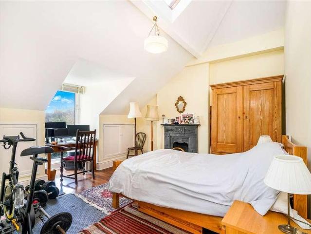 House for sale in Crouch End, Greater London
