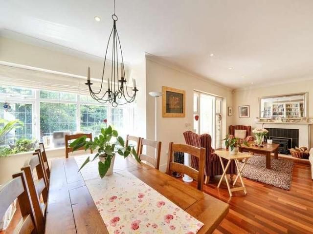 House for sale in Little Stanmore, Greater London