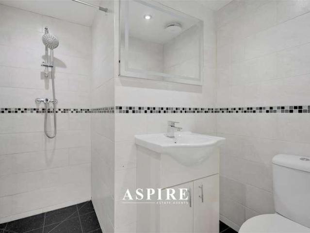 House for sale in Stanford-le-hope, Essex