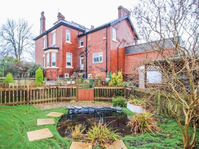 House for sale in Warmfield, West Yorkshire