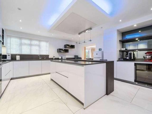 House for sale in Totteridge, Greater London