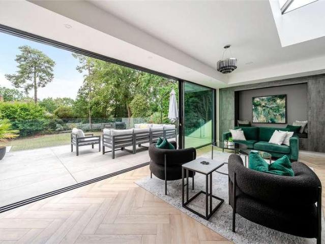 House for sale in Heol-las, Surrey