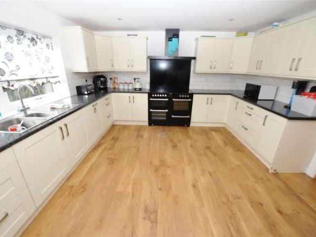 House for sale in Greengates, West Yorkshire