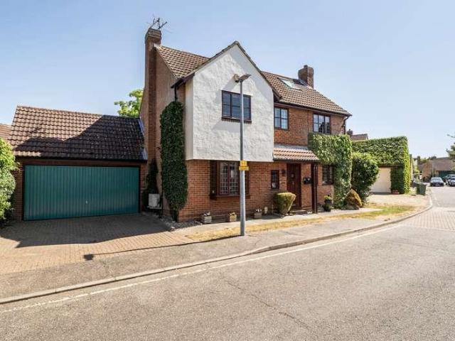House for sale in Chipping Hill, Essex