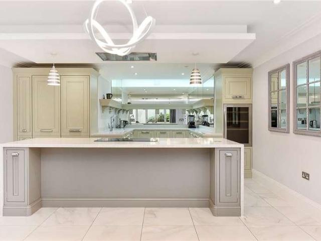 House for sale in London Borough of Hounslow, Strand