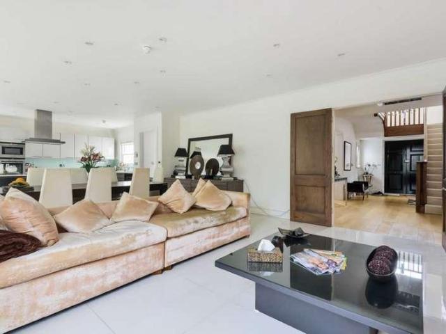 House for sale in Hadley Wood, Greater London