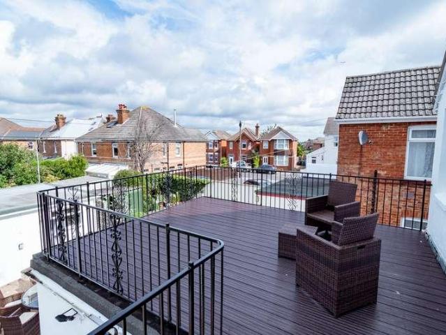 House for sale in Foxholes, Poole