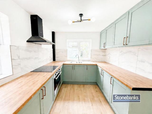 House for rent in Heol-las, Surrey