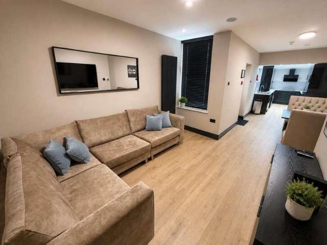 Apartment for rent in Kensington, Calderstones