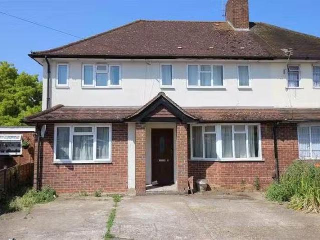 House for rent in Hillingdon, Cat Hill