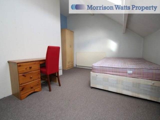 Room for rent in Hyde Park, West Yorkshire