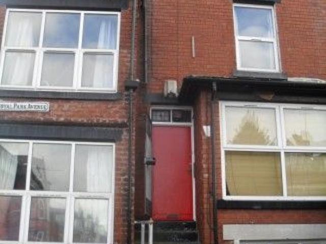 Room for rent in Hyde Park, West Yorkshire