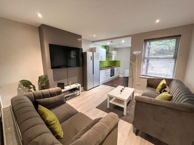 House for rent in Cultural Industries, Lowfield