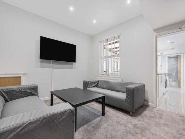 House for rent in Newtown, Reading