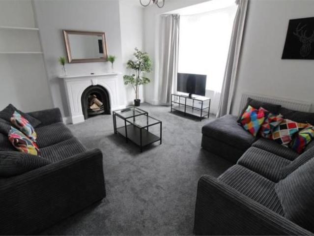 House for rent in Elm Park, Calderstones