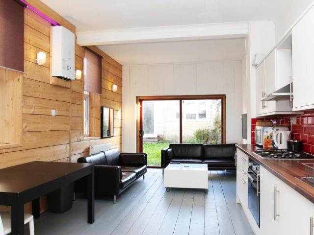 Apartment for rent in Lipson, Mount Wise