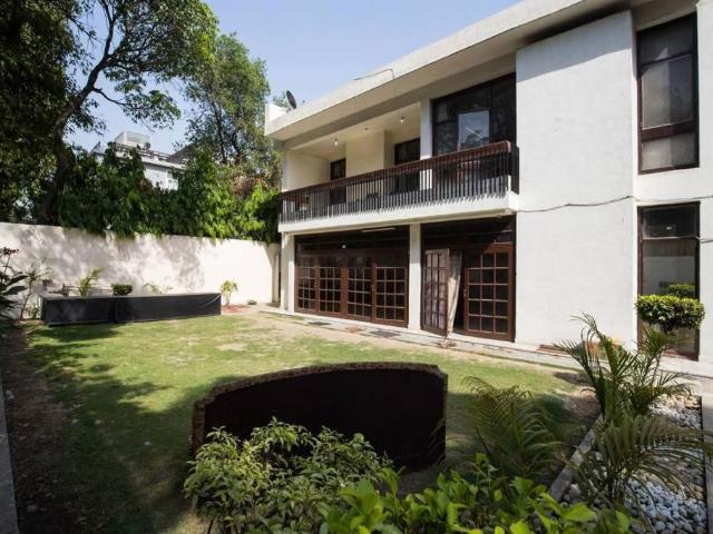 Villa for rent in Deri
