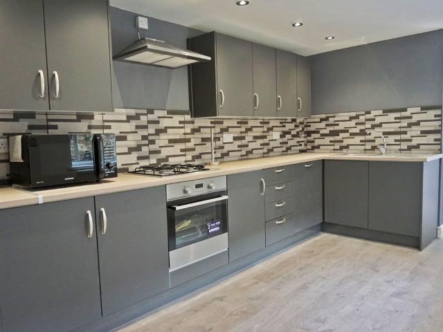 Apartment for rent in Plasnewydd, Falcon Lodge