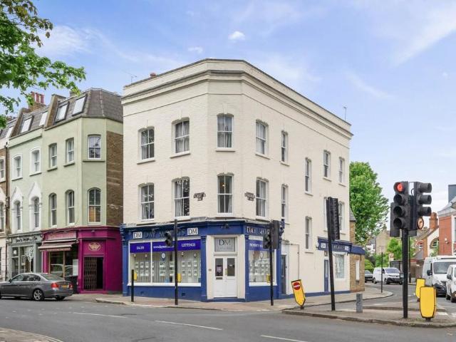 Flat for sale in Gospel Oak, Greater London