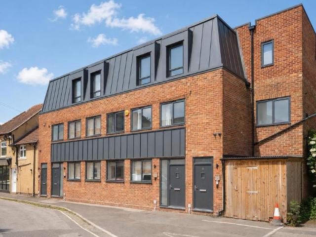 Flat for sale in Foss Islands, High Field