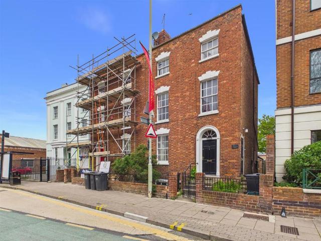 Flat for sale in Wotton, Gloucester