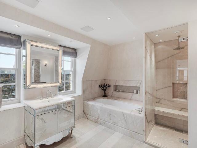 Apartment for sale in Kensington, Calderstones