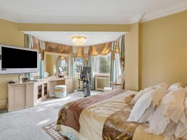 Apartment for sale in Knightsbridge, Greater London