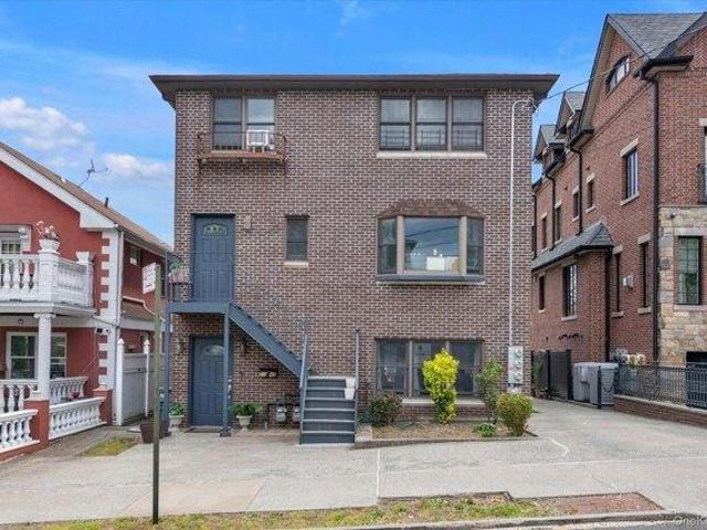 House for sale in Queens, Arverne