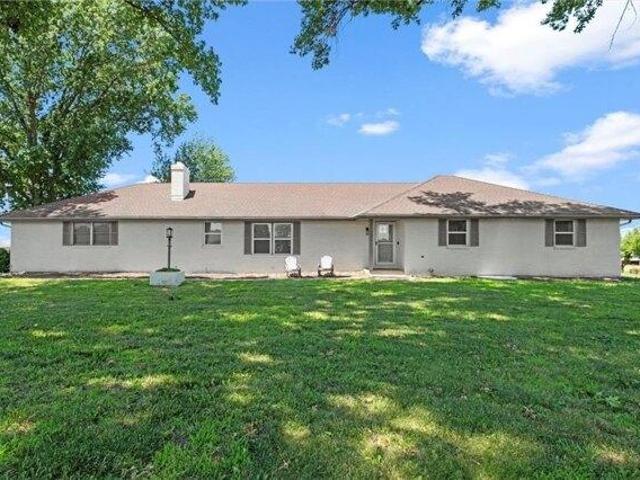 House for sale in Basehor, Kansas