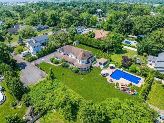 House for sale in Bayport House for sale in Bayport