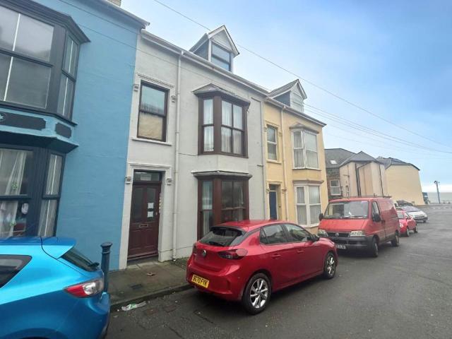 Flat for sale in Waun Fawr, Wales