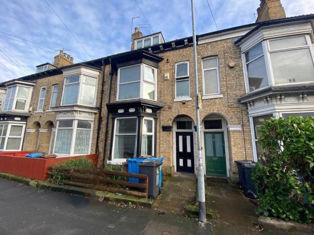 Flat for sale in Stepney, Hull