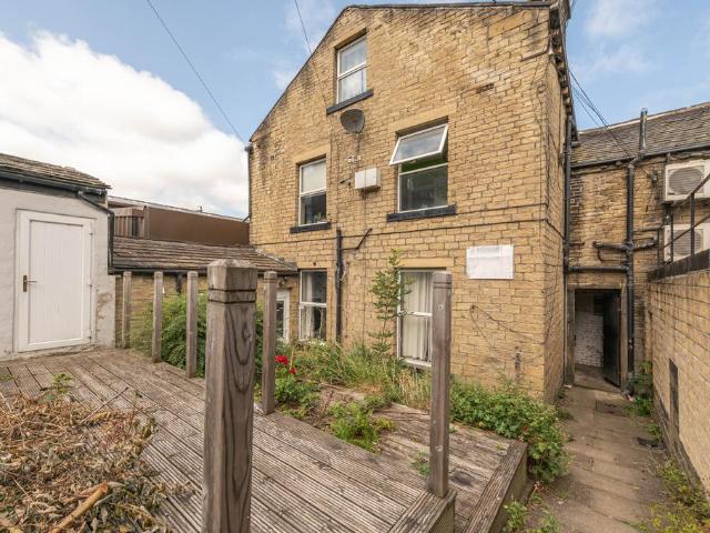 Flat for sale in West Vale, West Yorkshire