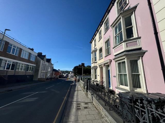 Flat for sale in Cardigan, Wales